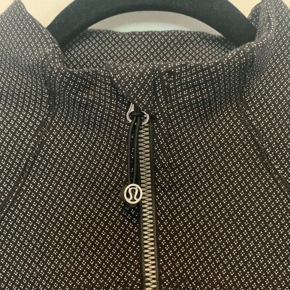 Lululemon Forme Jacket II *Textured - Picture 5 of 7